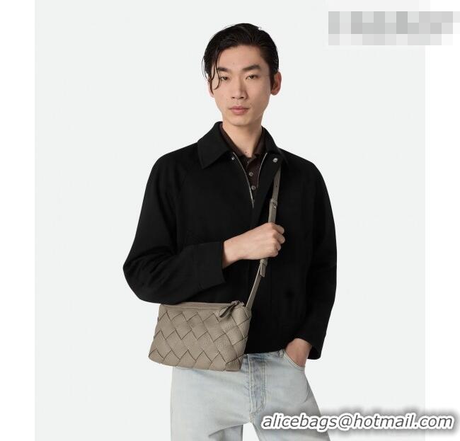 Best Quality Bottega Veneta Men's Diago Zipped Messenger Bag in Grained Intrecciato Leather 837112 Limestone Grey 2026