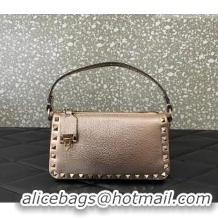 Famous Brand Valentino Small Rockstud Crossbody Bag in Metallic Grainy Calfskin VLTN0311 Rose Gold 2025