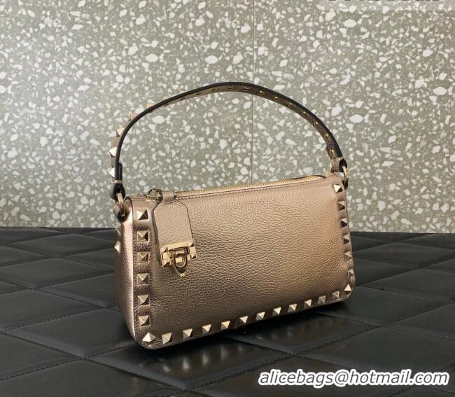 Famous Brand Valentino Small Rockstud Crossbody Bag in Metallic Grainy Calfskin VLTN0311 Rose Gold 2025
