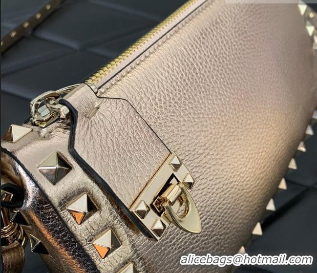 Famous Brand Valentino Small Rockstud Crossbody Bag in Metallic Grainy Calfskin VLTN0311 Rose Gold 2025
