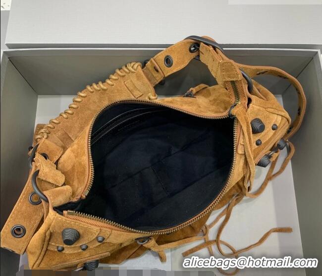 Good Taste Balenciaga Le Cagole Shoulder Bag Small in 22012 light brown suede, brass hardware 2026