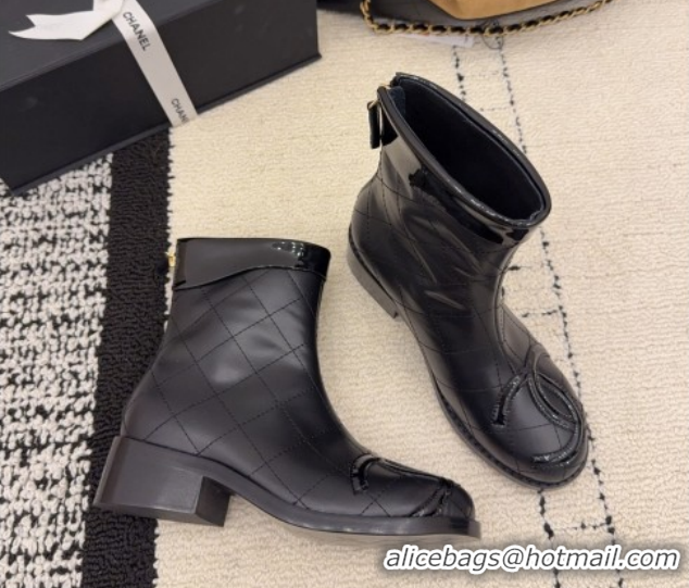 Pretty Style Chanel Quilted Calfskin Leather Ankle Boots with Maxi CC CH110407 Black2 2026