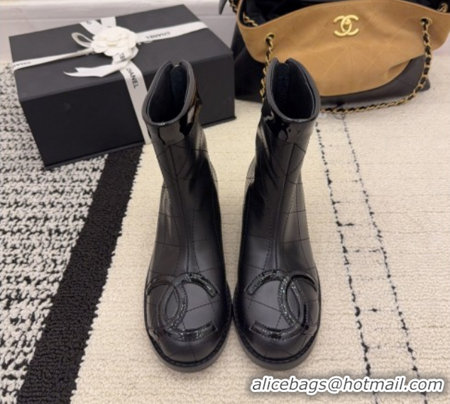 Pretty Style Chanel Quilted Calfskin Leather Ankle Boots with Maxi CC CH110407 Black2 2026