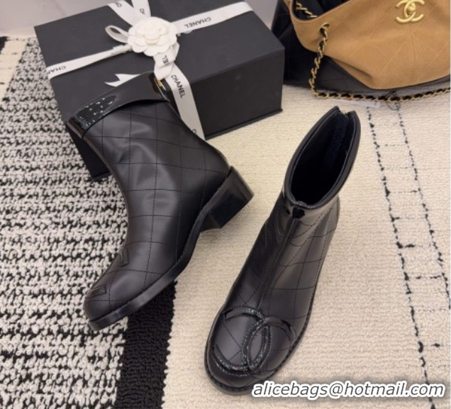 Pretty Style Chanel Quilted Calfskin Leather Ankle Boots with Maxi CC CH110407 Black2 2026