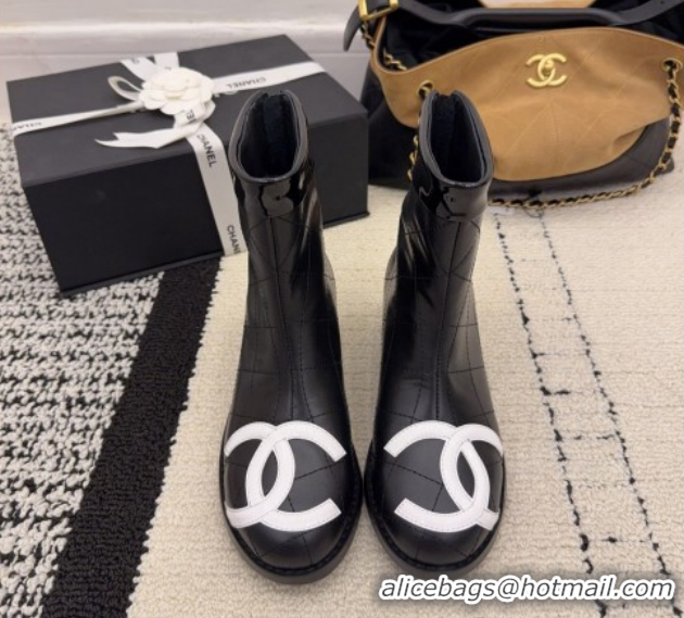 Best Grade Chanel Quilted Calfskin Leather Ankle Boots with Maxi CC CH110407 Black/White 2026