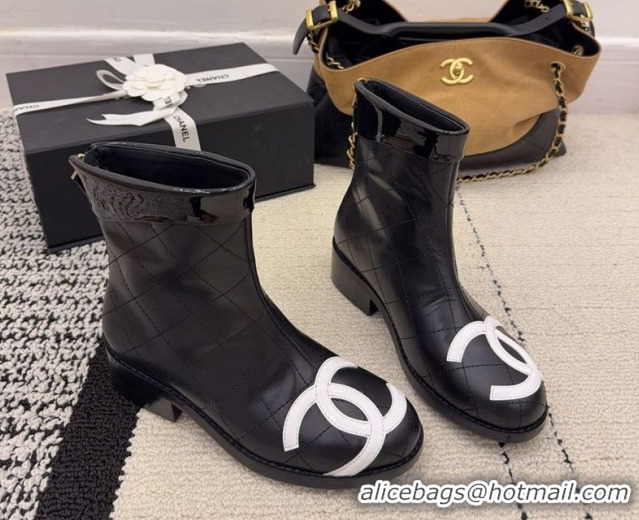 Best Grade Chanel Quilted Calfskin Leather Ankle Boots with Maxi CC CH110407 Black/White 2026
