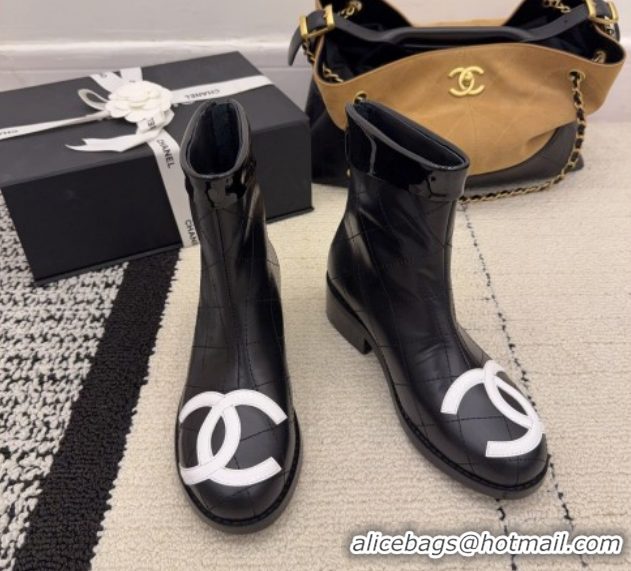 Best Grade Chanel Quilted Calfskin Leather Ankle Boots with Maxi CC CH110407 Black/White 2026