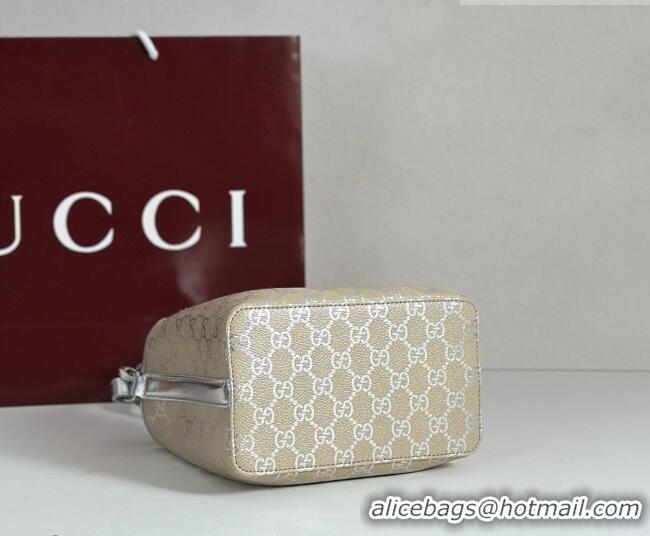 Trendy Design Gucci GG Canvas Emblem Small Bucket Bag 815118 Silver 2026