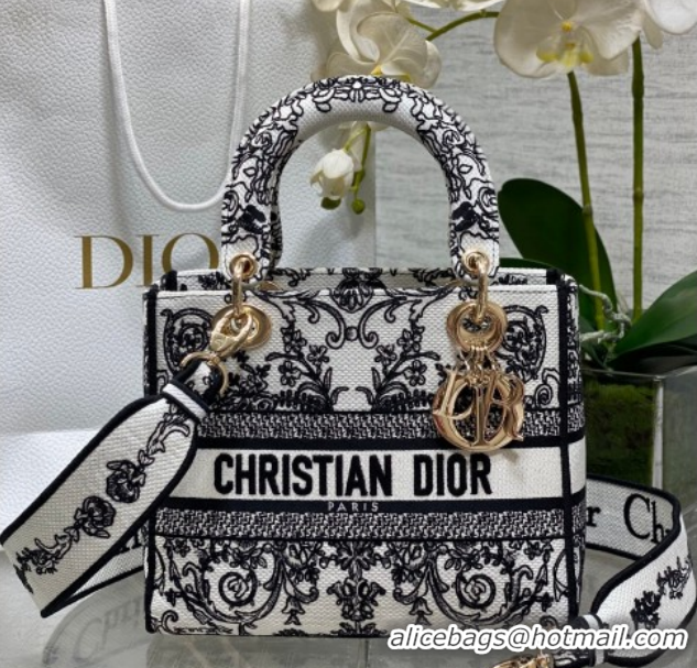 Classic Hot Dior Medium Lady D-Lite Bag in White and Black Dioresque Butterfly Cornely Embroidery 0126063 2026