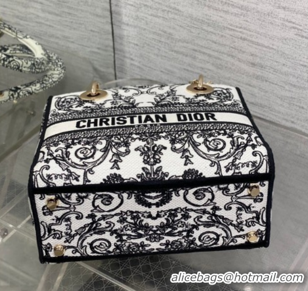 Classic Hot Dior Medium Lady D-Lite Bag in White and Black Dioresque Butterfly Cornely Embroidery 0126063 2026