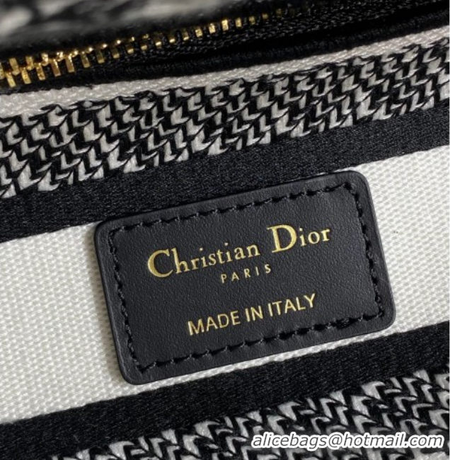Classic Hot Dior Medium Lady D-Lite Bag in White and Black Dioresque Butterfly Cornely Embroidery 0126063 2026