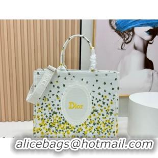 Good Product Dior Large Book Tote Bag in Buttercup Embroidery and White Dior Médaillon 0127052 2026