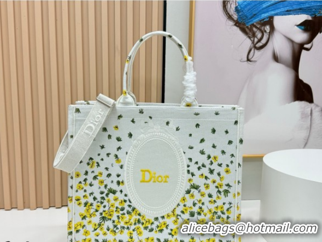 Good Product Dior Large Book Tote Bag in Buttercup Embroidery and White Dior Médaillon 0127052 2026