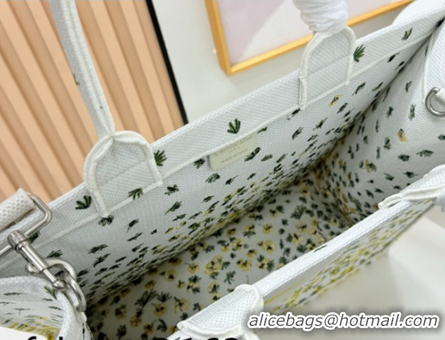 Good Product Dior Large Book Tote Bag in Buttercup Embroidery and White Dior Médaillon 0127052 2026