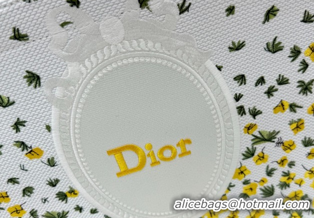 Top Design Dior Medium Book Tote Bag in Buttercup Embroidery and White Dior Médaillon 0127053 2026