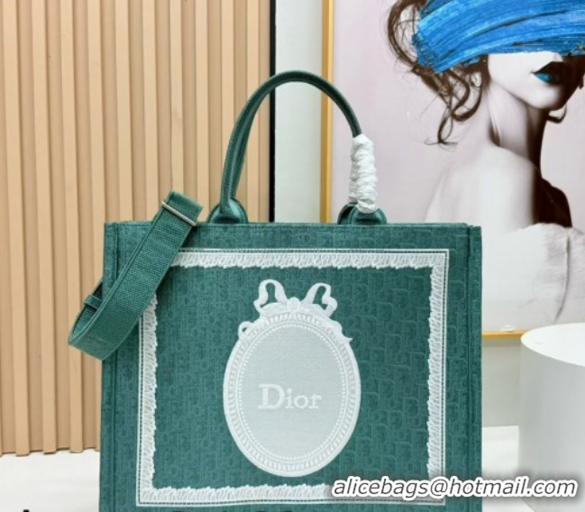 Trendy Design Dior Large Book Tote Bag in Green Oblique Embroidery with White Lace and Dior Médaillon 0127061 2026