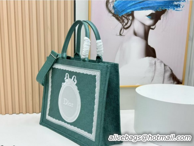 Trendy Design Dior Large Book Tote Bag in Green Oblique Embroidery with White Lace and Dior Médaillon 0127061 2026
