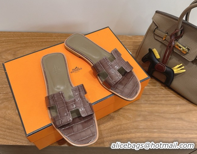Grade Hermes Oran Classic Flat Slides Sandal in Crocodile Embossed Leather Chocolate 0304078