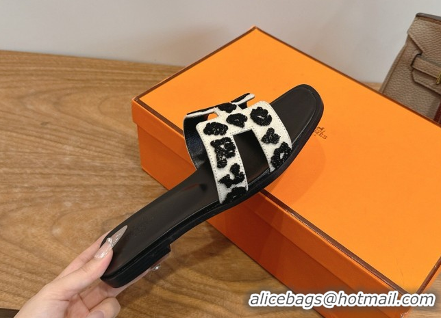 Grade Quality Hermes Oran Classic Flat Slides Sandal in Embroidered Suede White 0304082