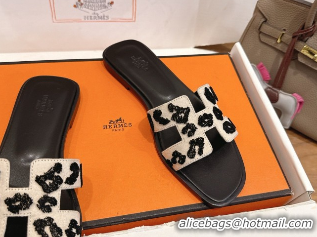 Grade Quality Hermes Oran Classic Flat Slides Sandal in Embroidered Suede White 0304082