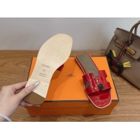 Luxurious Hermes Oran Classic Flat Slides Sandal in Crocodile Embossed Leather Red 0304062