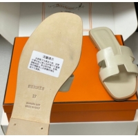 Sumptuous Hermes Oran Classic Flat Slides Sandal in Smooth Leather Beige 0304102 2026