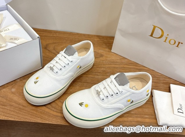Shop Duplicate Dior Saltwind Sneakers 3cm in White Cotton Embroidered with Daisy Motif 2026 0303031