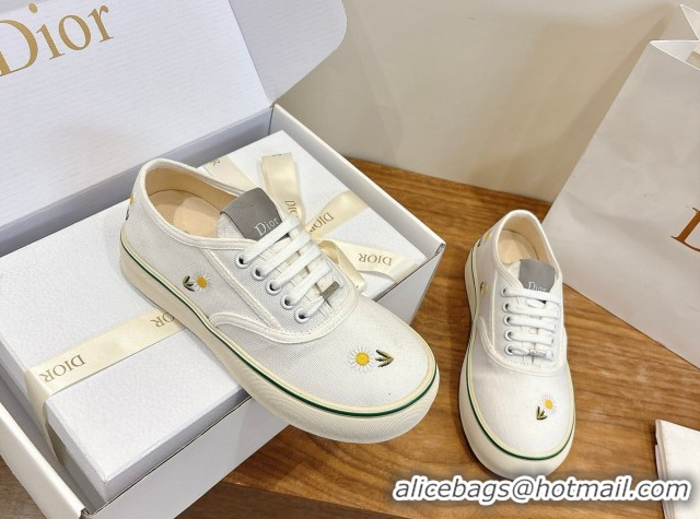 Shop Duplicate Dior Saltwind Sneakers 3cm in White Cotton Embroidered with Daisy Motif 2026 0303031