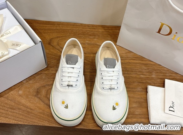 Shop Duplicate Dior Saltwind Sneakers 3cm in White Cotton Embroidered with Daisy Motif 2026 0303031