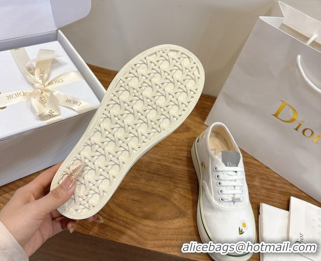 Shop Duplicate Dior Saltwind Sneakers 3cm in White Cotton Embroidered with Daisy Motif 2026 0303031