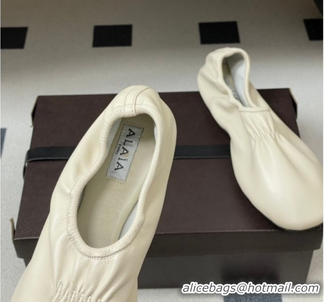 Shop Duplicate Alaia Slippers Flat in Calfskin Leather White 2026 AL020706