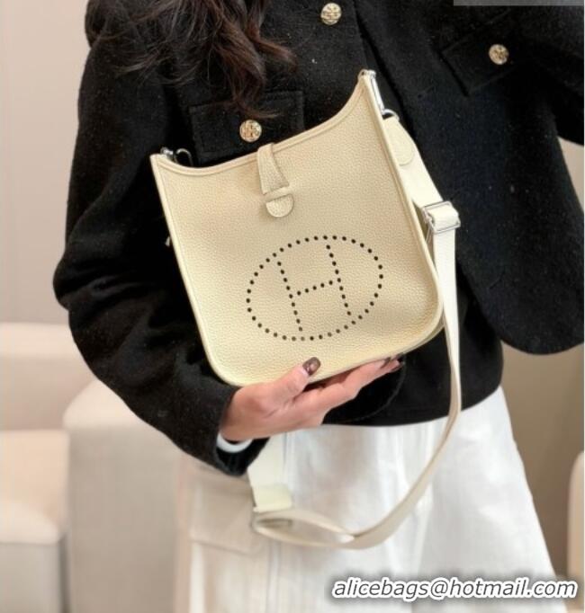 Discount Hermes Evelyne Poche Ⅲ Bag 23cm in Clemence TC cow leather H4013 Milk Shake White 2026 (Half Handmade)