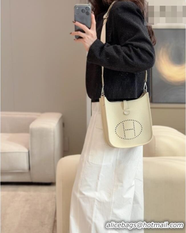 Discount Hermes Evelyne Poche Ⅲ Bag 23cm in Clemence TC cow leather H4013 Milk Shake White 2026 (Half Handmade)