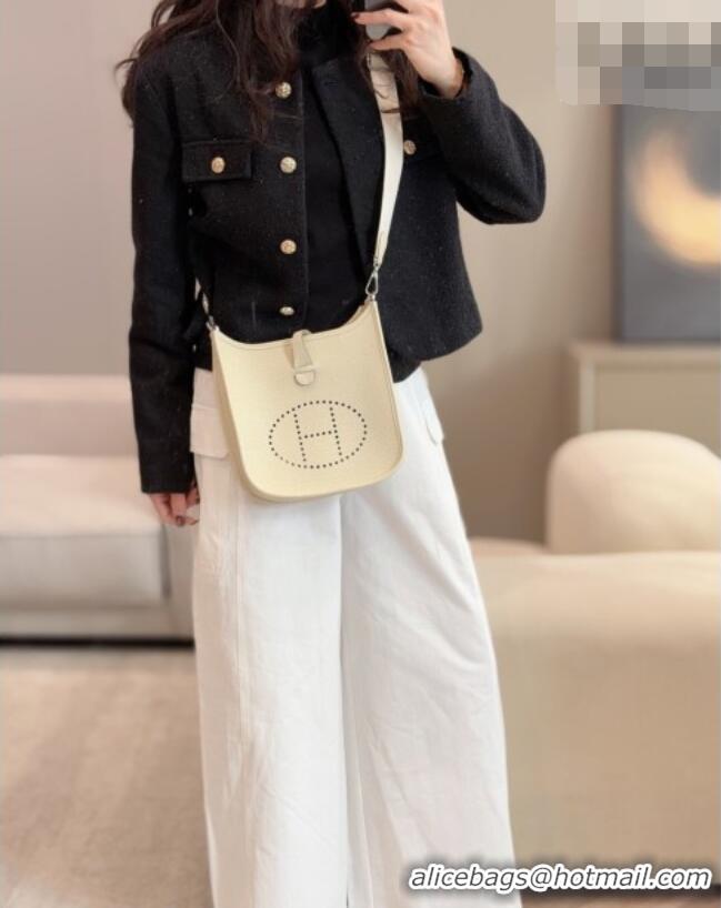 Discount Hermes Evelyne Poche Ⅲ Bag 23cm in Clemence TC cow leather H4013 Milk Shake White 2026 (Half Handmade)