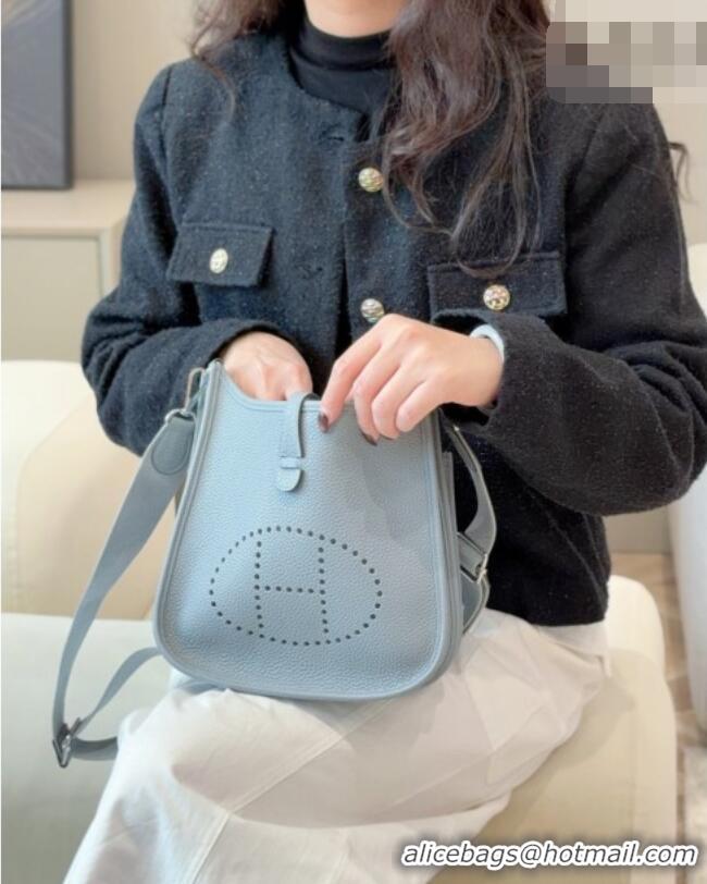 Inexpensive Hermes Evelyne Poche Ⅲ Bag 23cm in Clemence TC cow leather H4013 Linen Blue 2026 (Half Handmade)