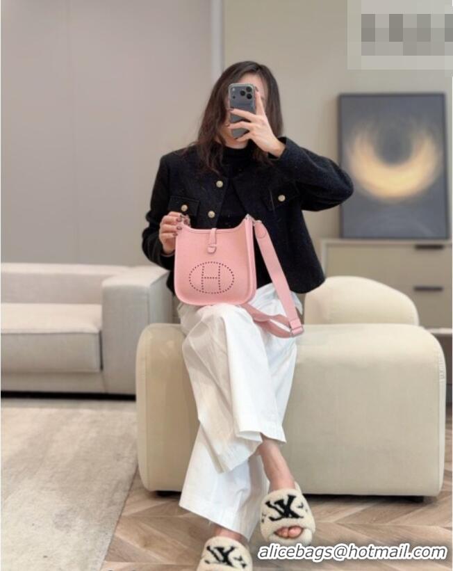 Shop Grade Hermes Evelyne Poche Ⅲ Bag 23cm in Clemence TC cow leather H4013 Milk Shake Pink 2026 (Half Handmade)