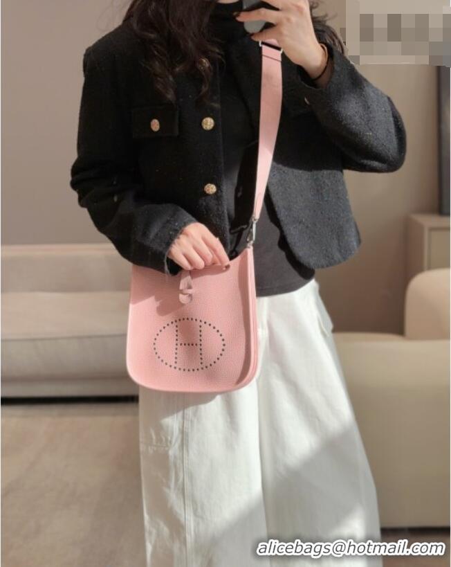 Shop Grade Hermes Evelyne Poche Ⅲ Bag 23cm in Clemence TC cow leather H4013 Milk Shake Pink 2026 (Half Handmade)