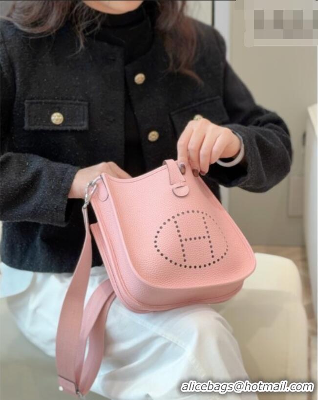 Shop Grade Hermes Evelyne Poche Ⅲ Bag 23cm in Clemence TC cow leather H4013 Milk Shake Pink 2026 (Half Handmade)