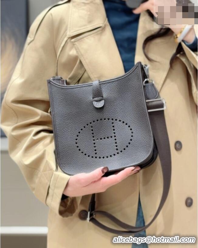 Promotional Hermes Evelyne Poche Ⅲ Bag 23cm in Clemence TC cow leather H4013 Ebene 2026 (Half Handmade)