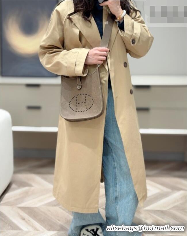 Top Design Hermes Evelyne Poche Ⅲ Bag 23cm in Clemence TC Cow Leather H4013 Elephant Grey 2026 (Half Handmade)