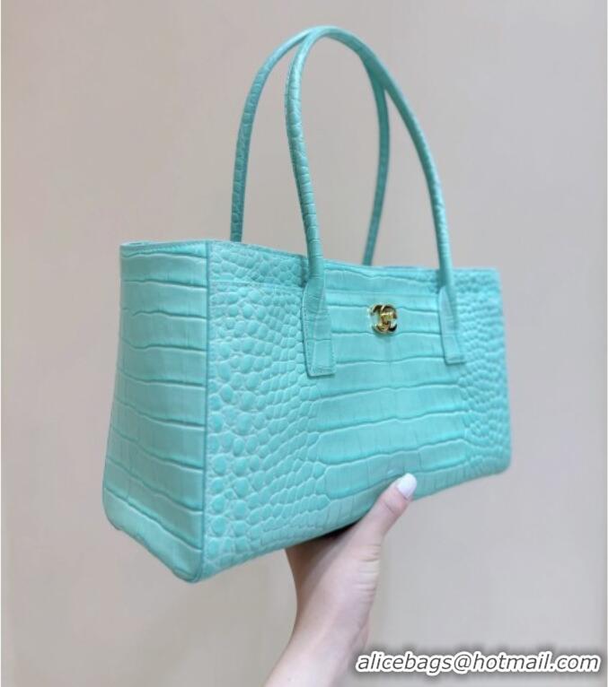 Buy Discount Chanel Small Shopping Bag in Crocodile Embossed Calfskin AS6243 Green 2026 Top Quality (Pre-order)