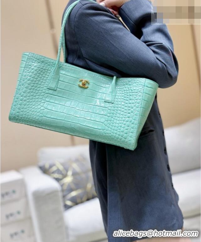 Buy Discount Chanel Small Shopping Bag in Crocodile Embossed Calfskin AS6243 Green 2026 Top Quality (Pre-order)