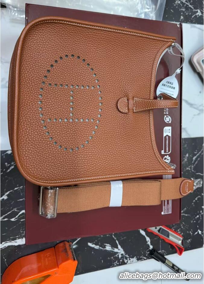 Free Shipping Hermes Evelyne Poche Ⅲ Bag 23cm in Clemence TC Cow Leather H4013 Brown 2026 (Half Handmade)