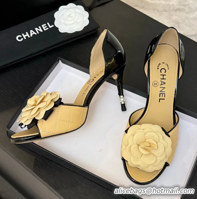 Trendy Design Chanel Camellia Flower High Heeled Sandals Beige Quilted and Black Patent Leather 6051302