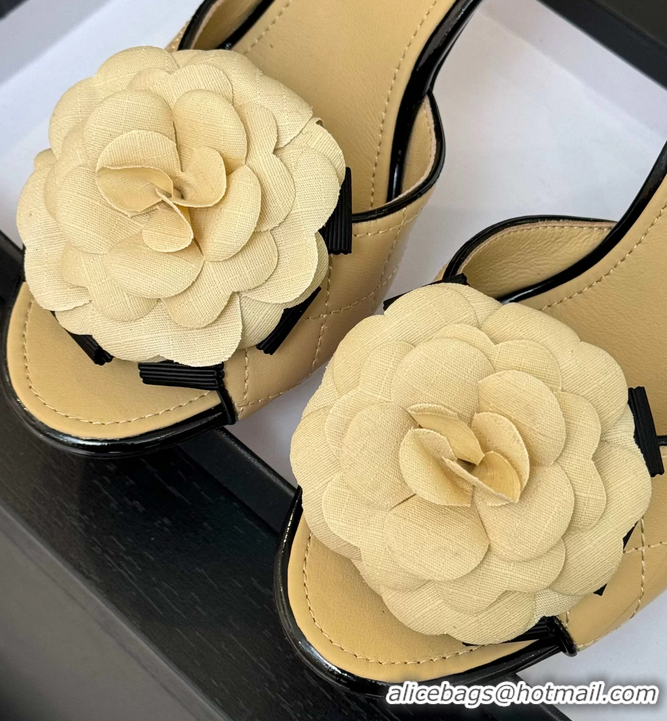 Trendy Design Chanel Camellia Flower High Heeled Sandals Beige Quilted and Black Patent Leather 6051302