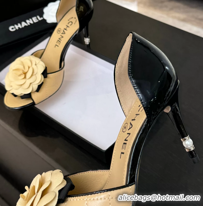 Trendy Design Chanel Camellia Flower High Heeled Sandals Beige Quilted and Black Patent Leather 6051302