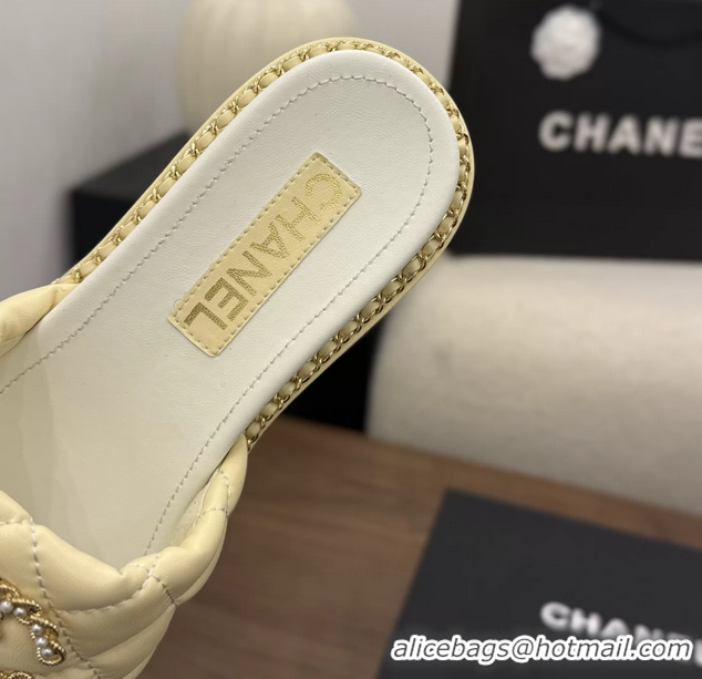 Grade Chanel Pearl Chain CC logo Heeled Slides Sandals Beige Quilted Leather 6051320