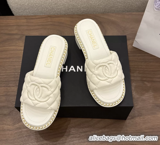 Comfortable Chanel CC logo Heeled Slides Sandals with Chain White Quilted Leather 6051320