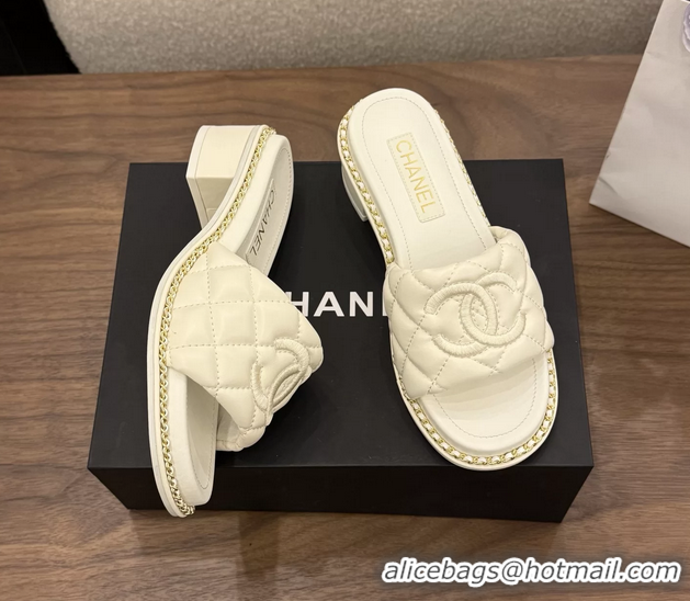 Comfortable Chanel CC logo Heeled Slides Sandals with Chain White Quilted Leather 6051320