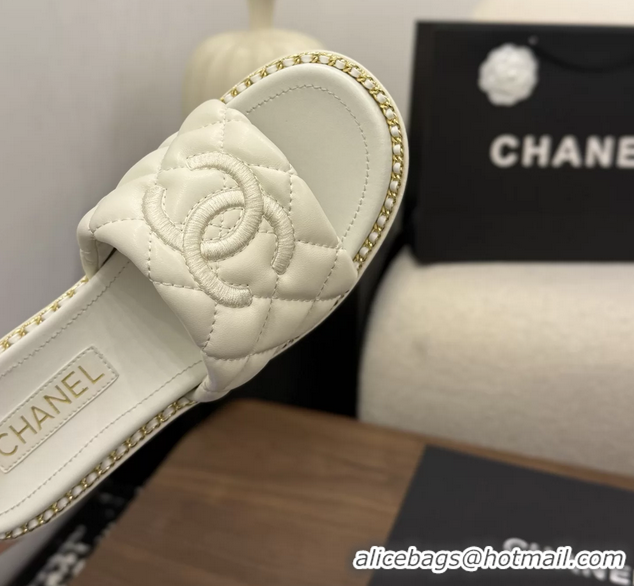 Comfortable Chanel CC logo Heeled Slides Sandals with Chain White Quilted Leather 6051320